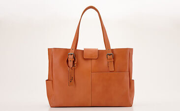 Pcが入るかわいい本革トートバッグ 革プリントと裏地でオリジナルバッグ Moe